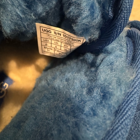 UGG Neumel II Boot Kids 6Y/7.5W Brand New - Picture 6 of 6